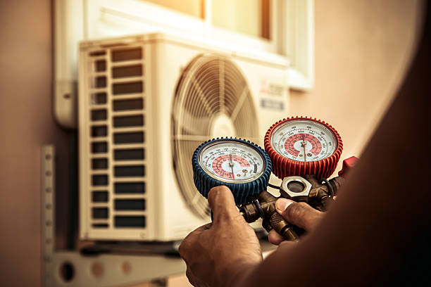 Professional Hvac technician working in Manchester, IA
